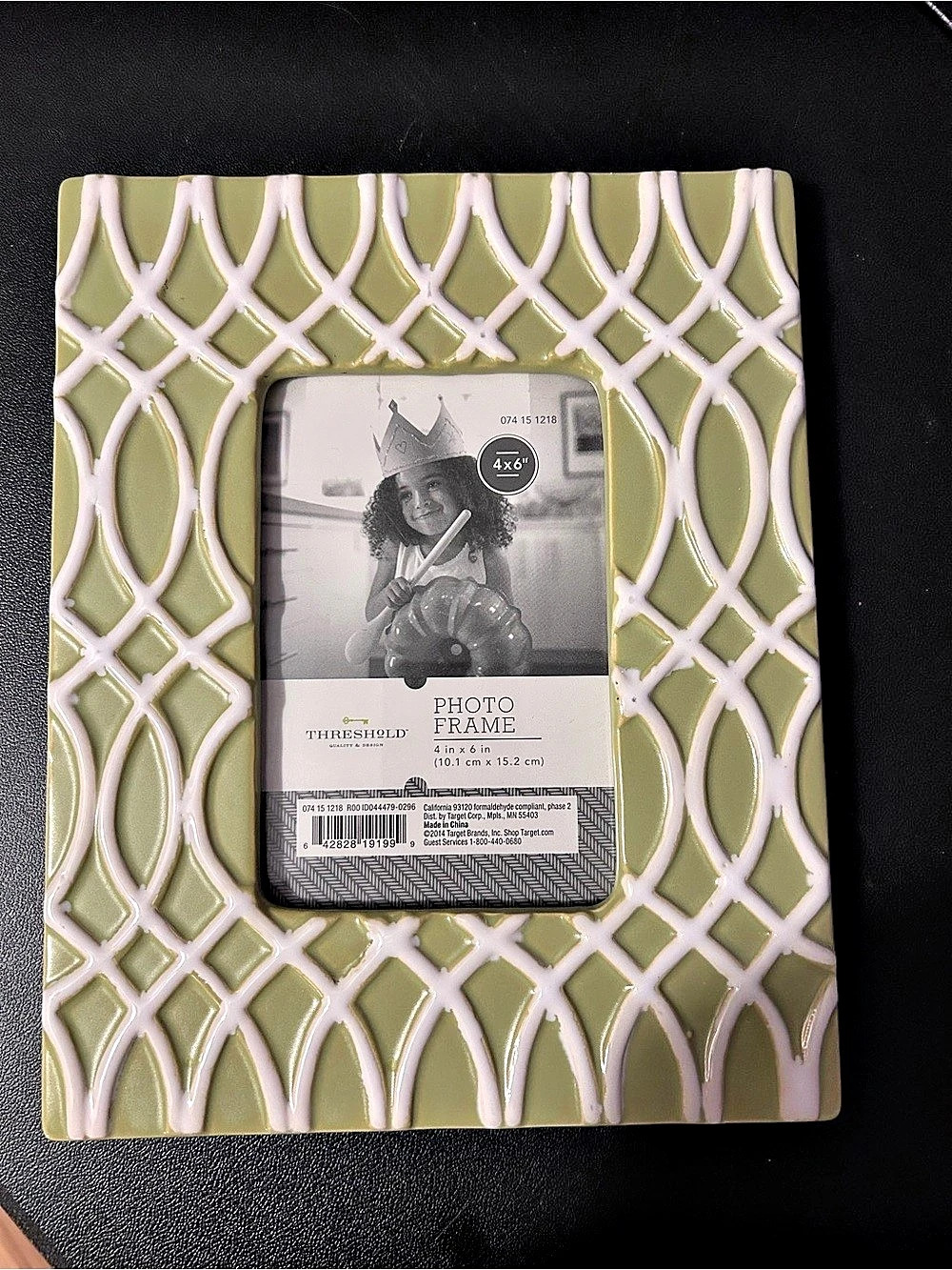 Threshold Geometric Photo Frame in Green & White NWT